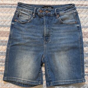 0137- Judy Blue Medium Wash High Rise Stretch Denim Shorts Size M